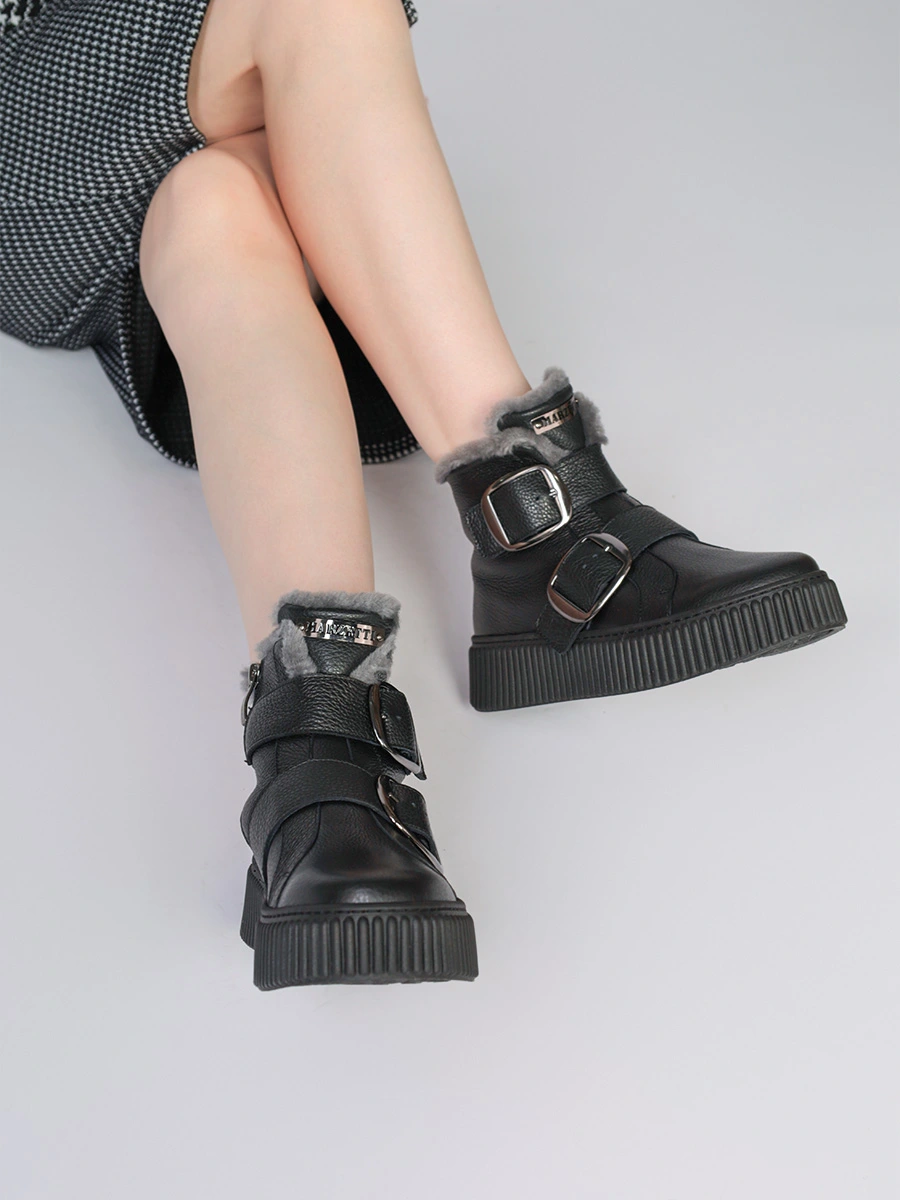 Ботинки с меховой оторочкой на объемной подошве